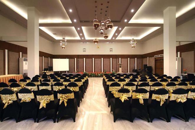 Helios Hotel & Convention Watampone Kültér fotó